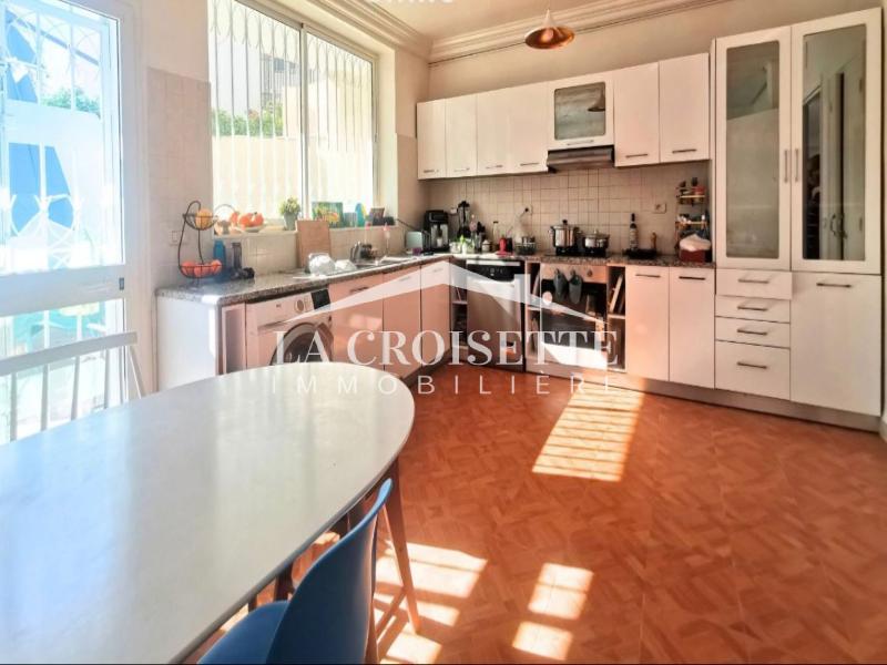 Villa S+5 avec piscine à L a Marsa